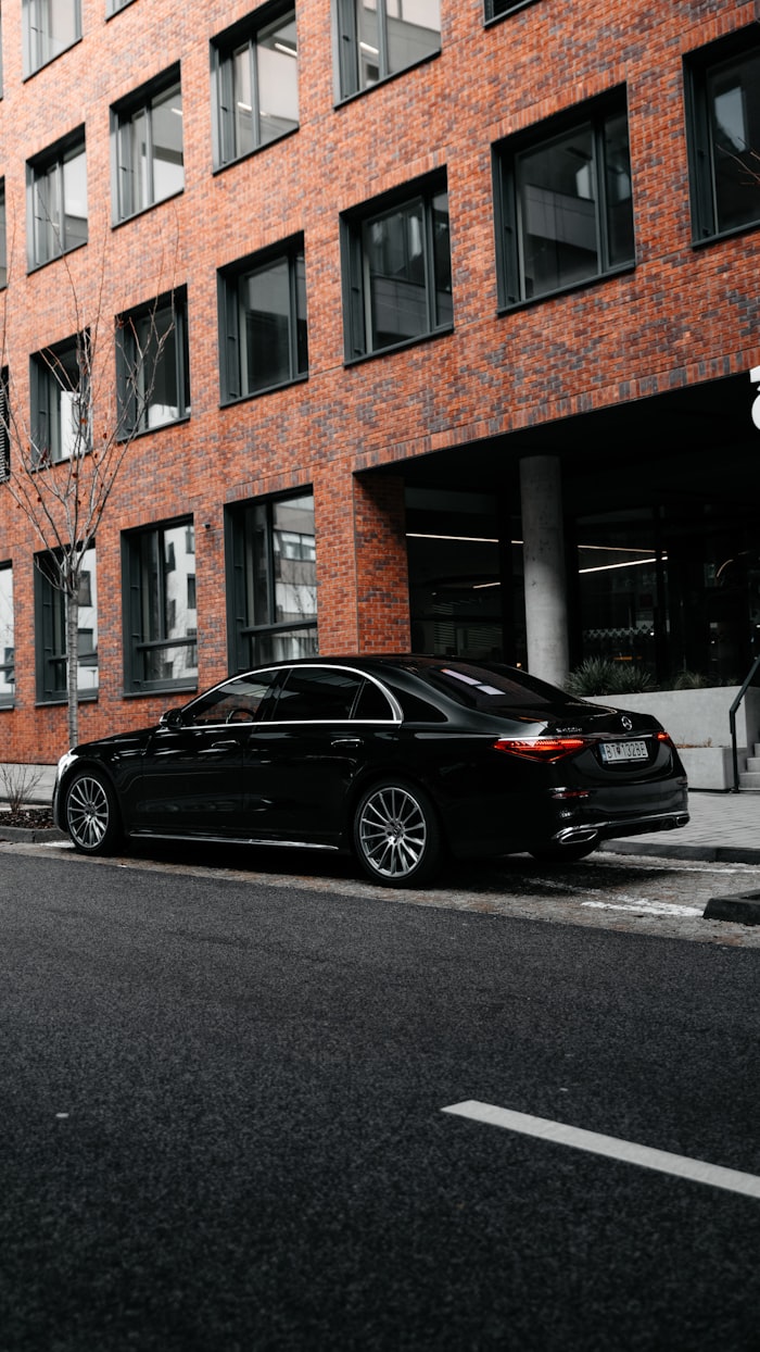 Lunera Sedan Class — sleek urban sedan